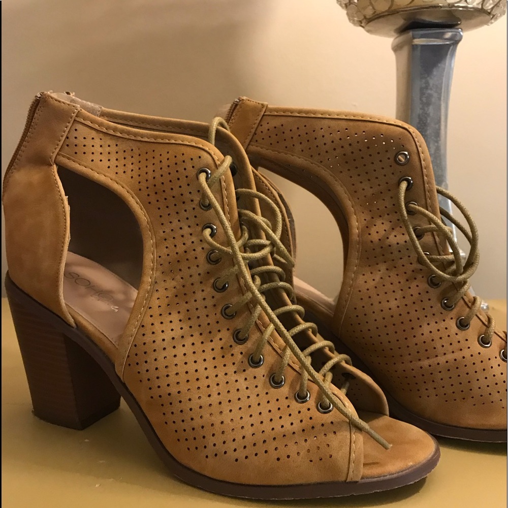 Open toe boots